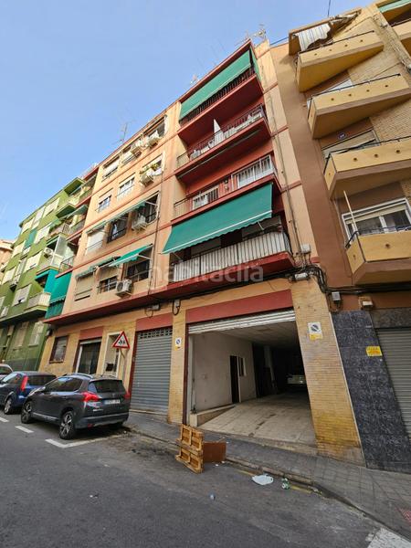 Foto cbfbcaa9-e8c3-4a79-bcf3-d23d9651b2c8. Local comercial localvivienda con jardin interior en Alicante
