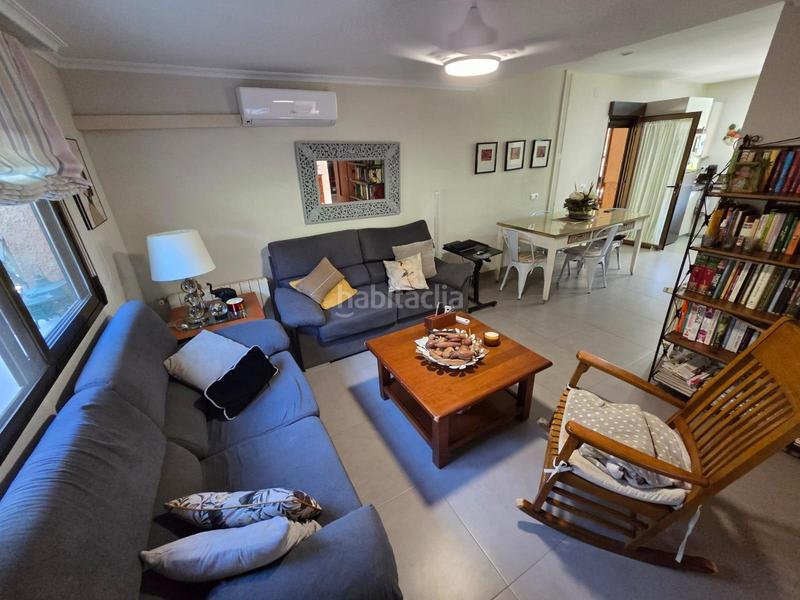 Foto 13bc3e7d-0191-4754-b012-93bd2f71baa9. Chalet avec parking piscine dans Vistahermosa Alicante