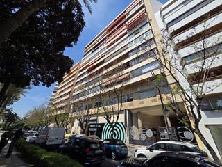 Pis a Ensanche-Diputación. Amplio y soleado piso en el corazón de alicante por 330,000