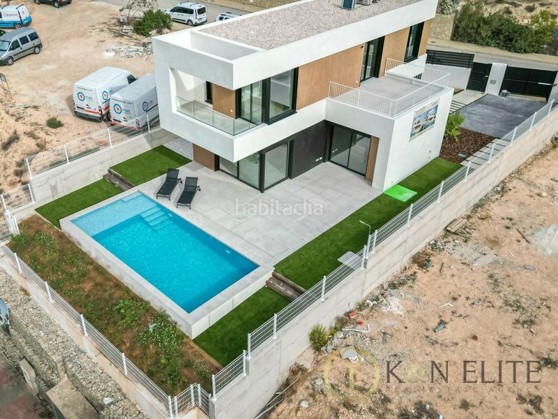 Foto 179b0f8a-7b05-4eb7-b49b-c6790a9cf420. Casa amb aparcament piscina a balcón de Finestrat-terra marina Finestrat