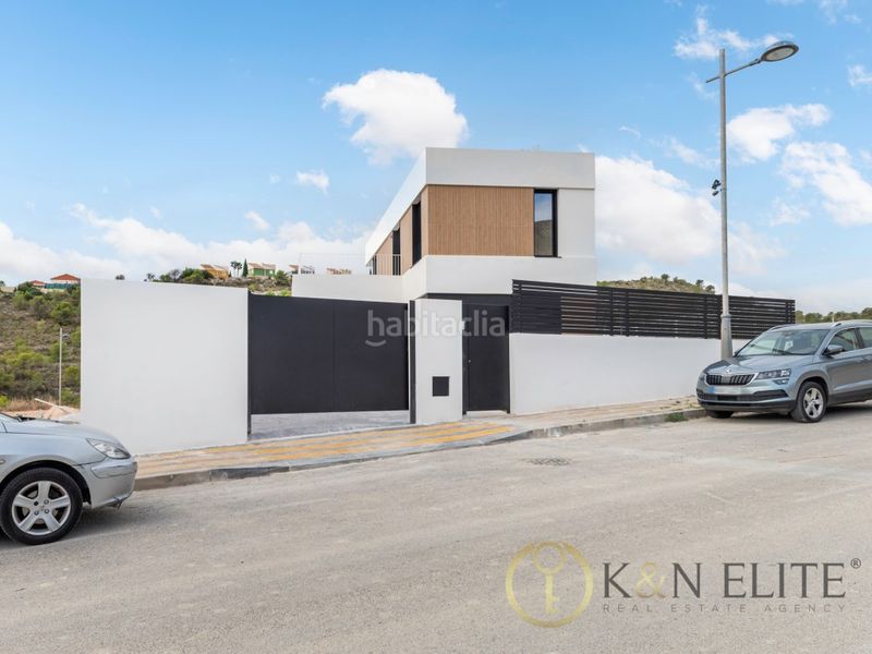 Foto 1fb1360a-e84c-4b0d-b7bf-98f72d9bd425. Casa amb aparcament piscina a balcón de Finestrat-terra marina Finestrat