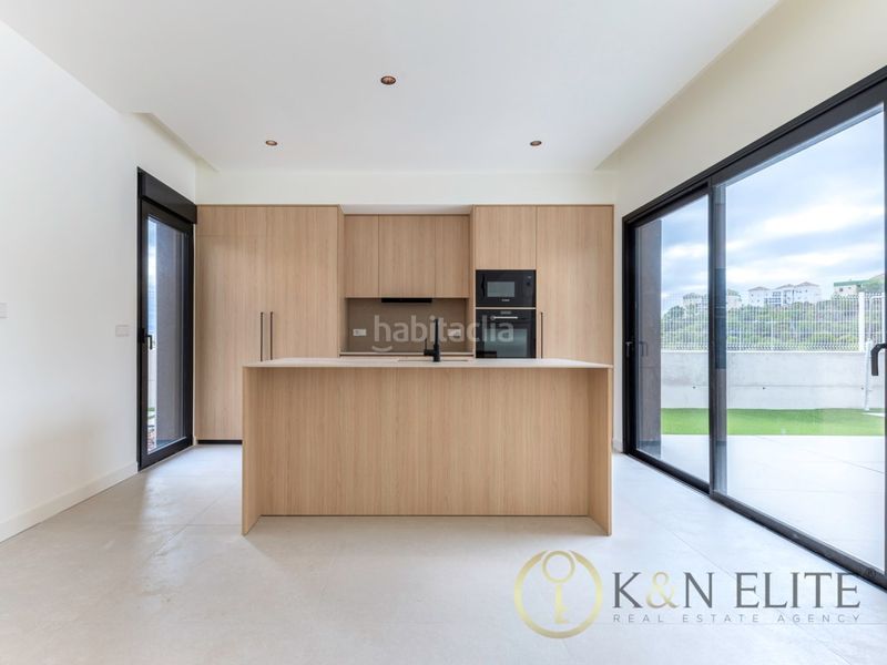 Foto 29d78fd3-c0d1-4227-a3cf-f4110f75b23b. Casa amb aparcament piscina a balcón de Finestrat-terra marina Finestrat