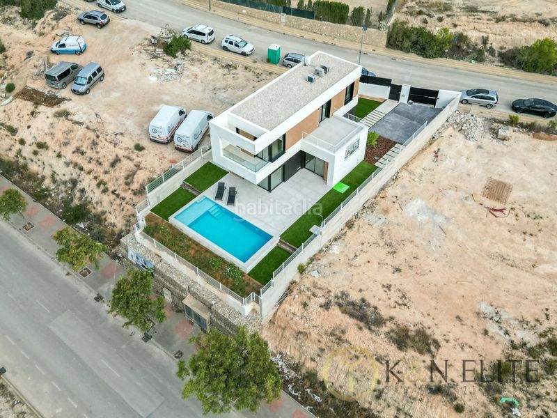 Foto 6b67c2b4-ce24-48fb-b3ea-287fe152cb8a. Casa amb aparcament piscina a balcón de Finestrat-terra marina Finestrat