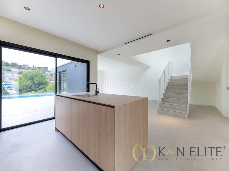 Foto 6e07529f-8919-49de-8b40-c9882054bdeb. Casa amb aparcament piscina a balcón de Finestrat-terra marina Finestrat