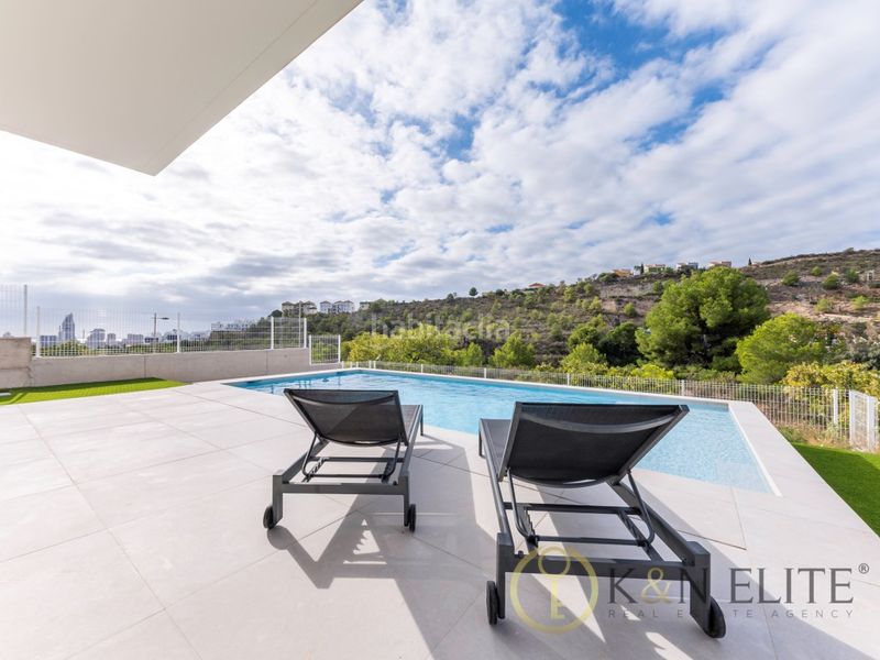 Foto a79488ea-79a1-4022-a087-bad36274fc01. Casa amb aparcament piscina a balcón de Finestrat-terra marina Finestrat