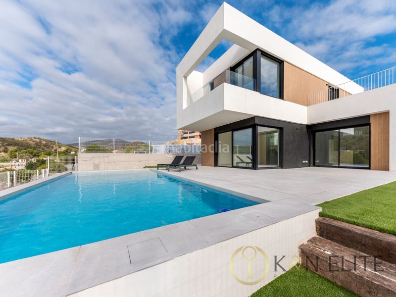 Foto d35461ea-1797-4433-a9ec-cd2ee34a828d. Casa amb aparcament piscina a balcón de Finestrat-terra marina Finestrat