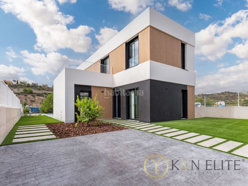 Foto ff680940-3776-44b7-ae97-f40a1820bed4. Casa amb aparcament piscina a balcón de Finestrat-terra marina Finestrat