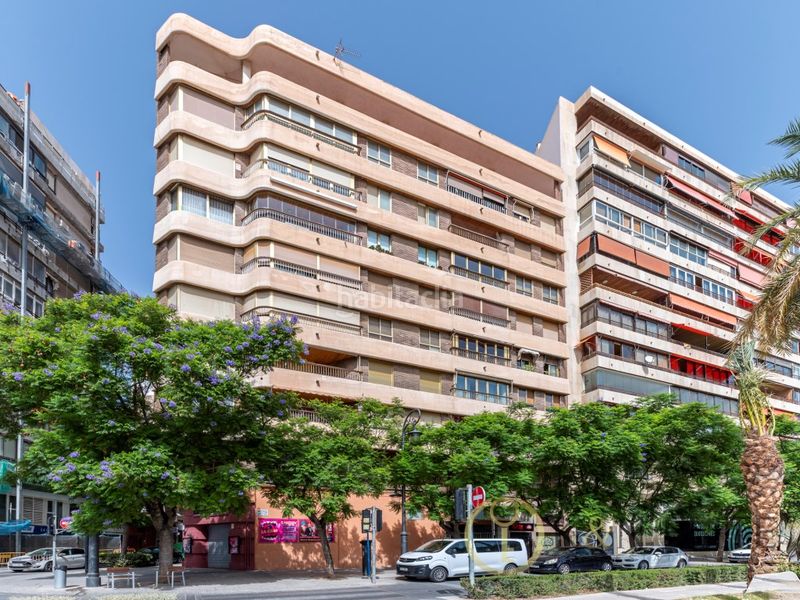 Foto ff82b839-9371-4867-8f9c-fbf793c1b774. Pis amb aparcament a Ensanche-Diputación Alicante