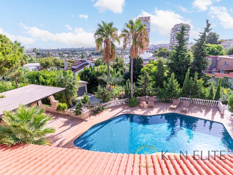Foto c0fc3ff5-0f46-40c5-9e57-32327f0f4834. Casa amb aparcament piscina a Vistahermosa Alicante