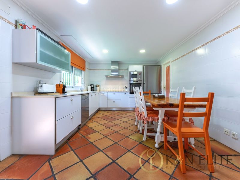Foto 523a7431-f25d-4998-9a07-f3665f4529e2. Casa amb aparcament piscina a Vistahermosa Alicante