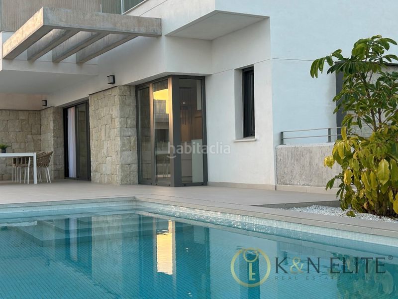 Foto d45a86a3-7a1d-43a0-84c3-131125d7ec3c. Casa amb aparcament piscina a Golf Bahía Finestrat