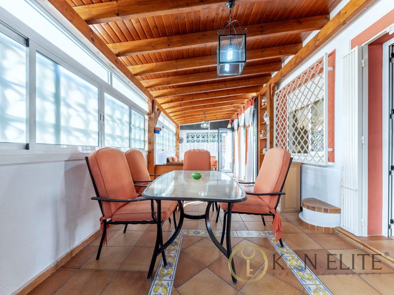 Foto 1dee8c16-6238-4484-83d2-32e7a38263fb. Casa amb aparcament piscina a Albufereta Alicante