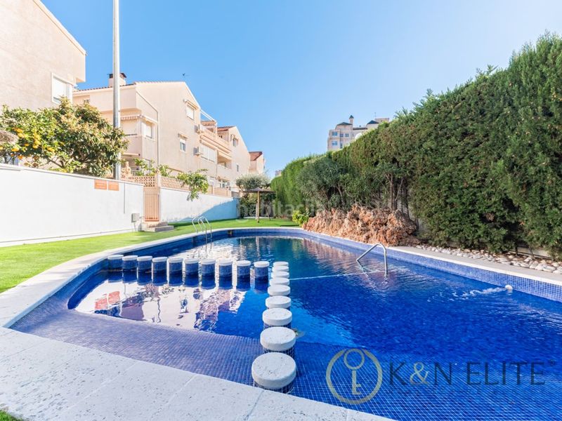 Foto 6ff922e3-8641-4270-b156-5a21d8938bc5. Casa amb aparcament piscina a Albufereta Alicante