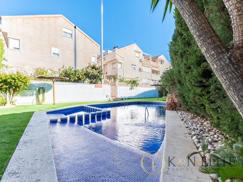 Foto 9fc03481-151a-4a7b-b475-f8cbb2a98e78. Casa amb aparcament piscina a Albufereta Alicante
