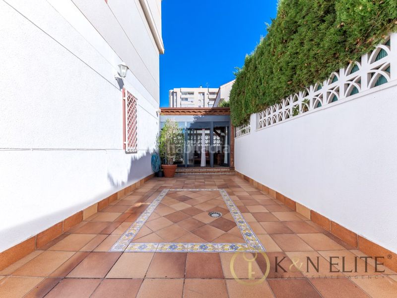 Foto b091db9d-eb68-43dc-ae7f-e4a997239b79. Casa amb aparcament piscina a Albufereta Alicante