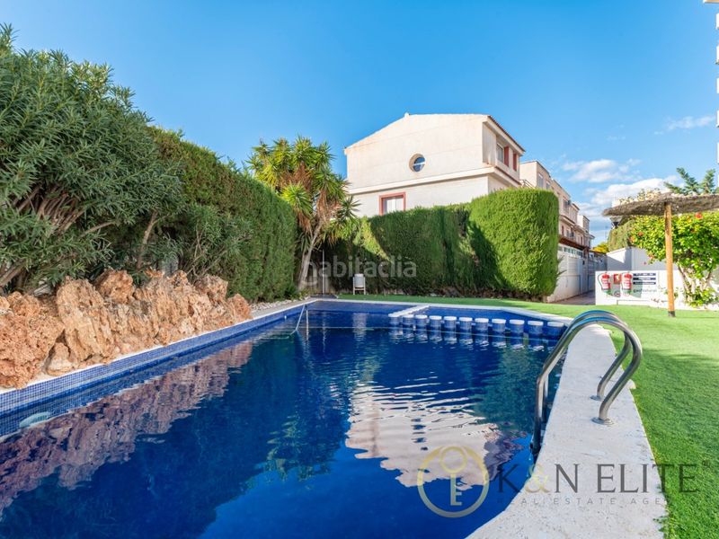 Foto cf620fac-2293-4353-92b8-10d2b56c077d. Casa amb aparcament piscina a Albufereta Alicante