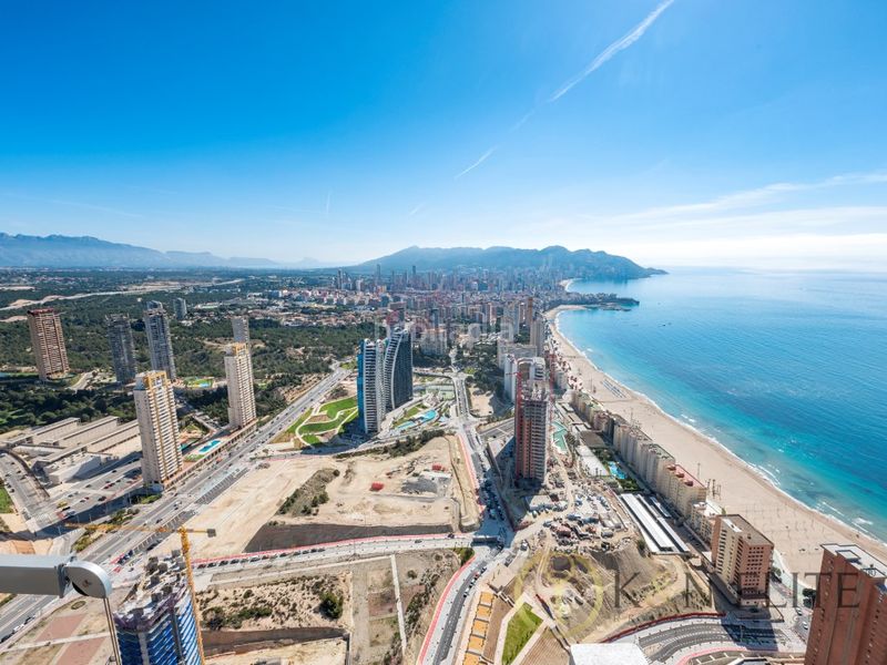 Foto 22c5f60a-6bfe-4e3d-8ea1-6d3a9c675a04. Pis amb aparcament piscina a Playa Poniente Benidorm