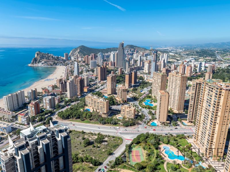 Foto a01026c7-f8df-43e2-a28d-8329fde51433. Pis amb aparcament piscina a Playa Poniente Benidorm