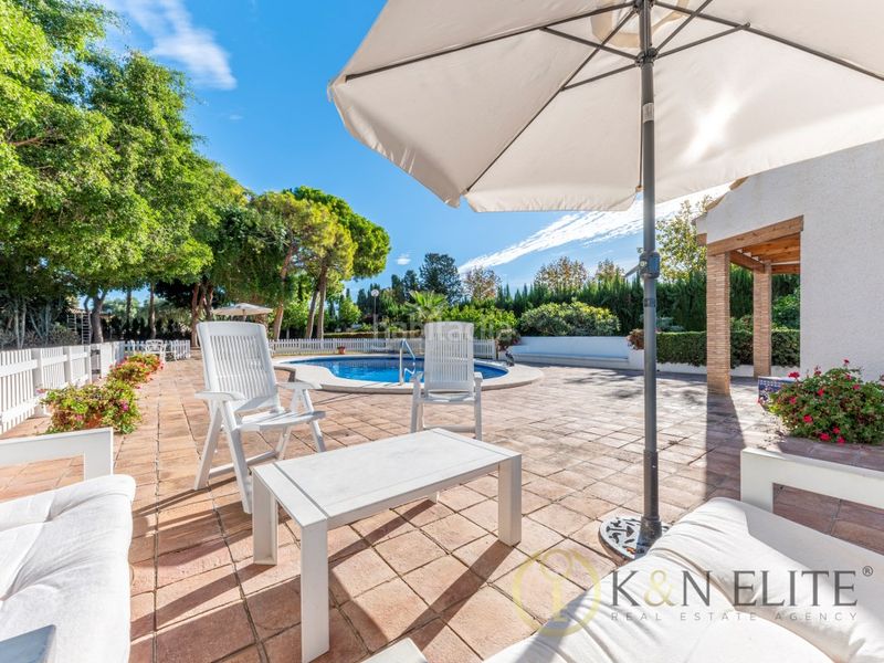 Foto c9e2ee92-39be-4159-8505-9d8559a81268. Casa amb aparcament piscina a Alicante golf Alicante