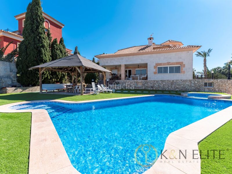 Foto 2ff56b97-7c37-4db9-bcc7-67c02829a4c8. Casa amb aparcament piscina a Santa Faz Alicante