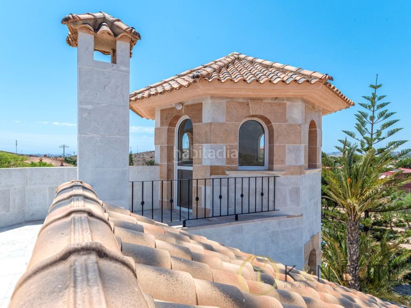 Foto 9d986f88-4fc5-4854-8e1b-ee06069d0db3. Casa amb aparcament piscina a Santa Faz Alicante