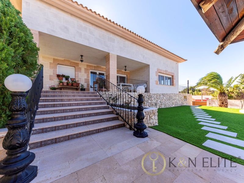 Foto a1bc302b-2428-4c0f-9d7d-476a484db2af. Casa amb aparcament piscina a Santa Faz Alicante