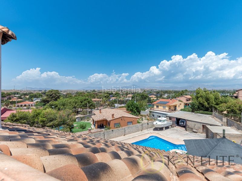 Foto b038991d-891e-4645-bb56-76c98f6432c7. Casa amb aparcament piscina a Santa Faz Alicante
