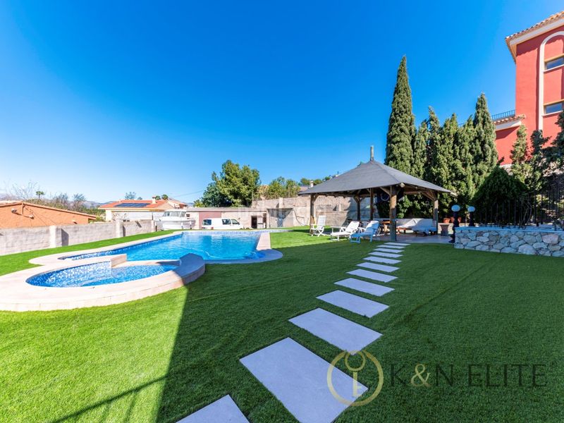 Foto d067551d-eb11-4ede-bb79-b117968ac488. Casa amb aparcament piscina a Santa Faz Alicante