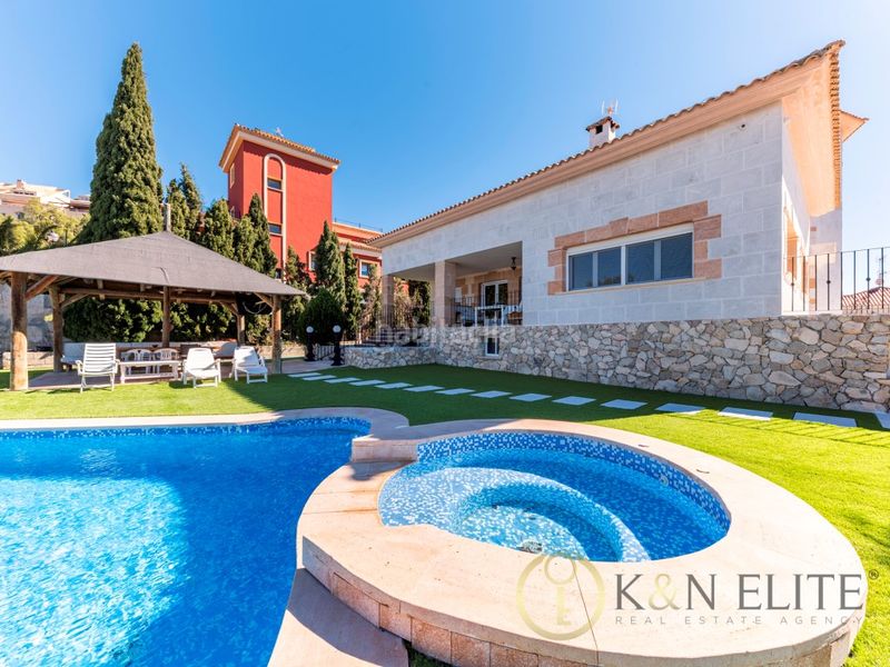 Foto ece9bdc8-b1f7-4ec7-a9ec-fdd8ba4f14e1. Casa amb aparcament piscina a Santa Faz Alicante