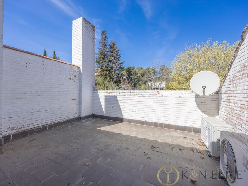 Foto e18abe52-795a-4e1a-ac74-01d37af0cb4e. Xalet amb aparcament piscina a Fuentelarreina Madrid