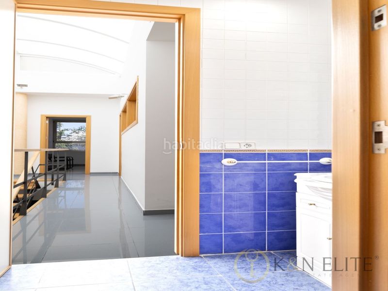 Foto 03b74731-1df3-423a-b2f3-07a107894a4b. Edifici a El Mercado Manises