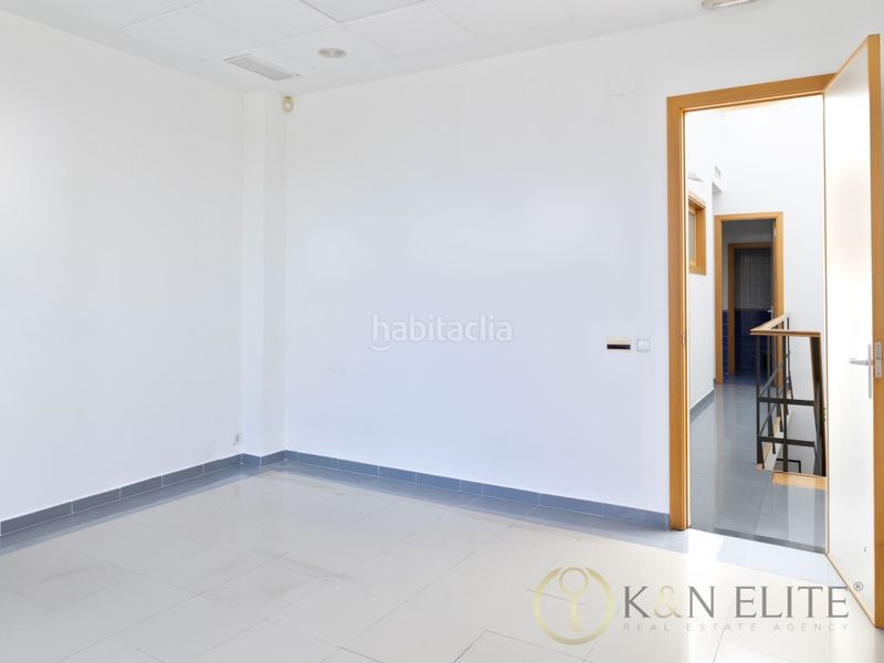 Foto 7563ae79-7989-4ba7-aee6-a9a424a55ab2. Edifici a El Mercado Manises