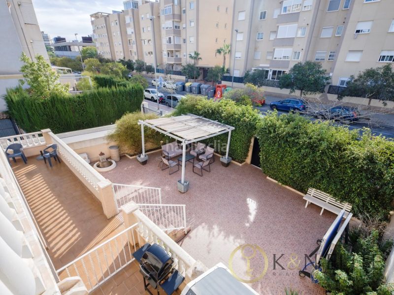 Foto 0b4096e6-897d-41c3-841c-7fc00a1ca5e4. Casa amb aparcament piscina a Alicante golf Alicante