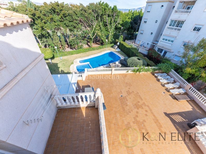 Foto 2a7090ab-571f-40c9-8240-09c7fa77bb64. Casa amb aparcament piscina a Alicante golf Alicante