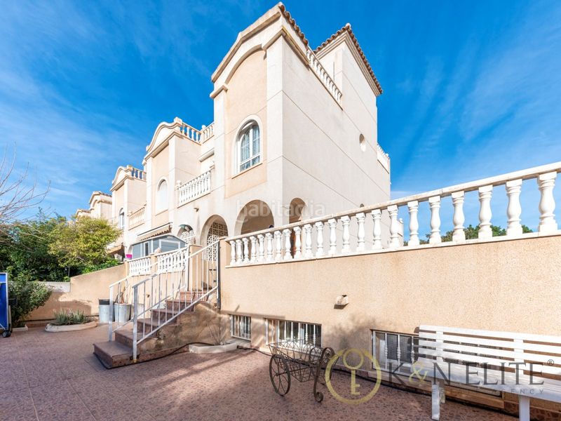 Foto 58c88517-a5d5-4245-a553-9cf8f03e44c5. Casa amb aparcament piscina a Alicante golf Alicante