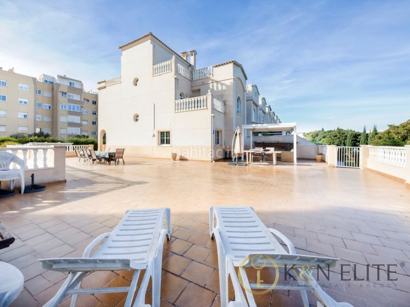 Foto 5e7d2692-d984-491c-8b35-f3ecbc6ce30a. Casa amb aparcament piscina a Alicante golf Alicante