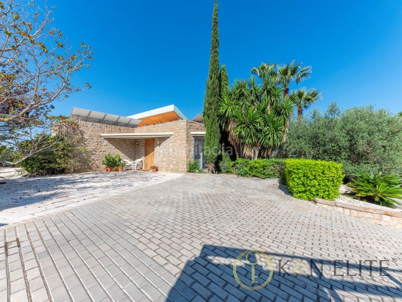 Foto b0161c5b-fdd7-47d8-9d41-ffa6baa61283. Casa amb aparcament piscina a Petrer