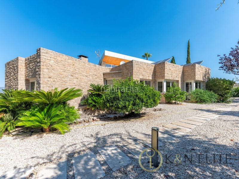 Foto eeee6869-51b8-441b-9bf4-9e7162fd4d4f. Casa amb aparcament piscina a Petrer