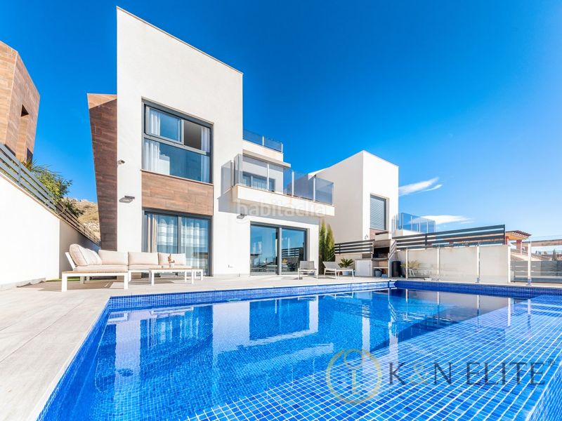 Foto 0fb83ea4-ee4c-4d76-b626-65ff9f31c18c. House with parking pool in balcón de Finestrat-terra marina Finestrat
