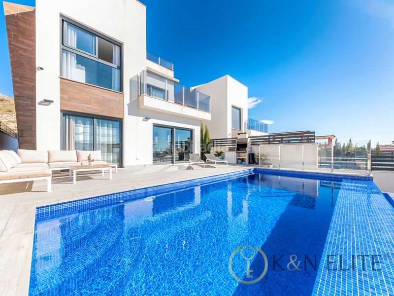 Foto e51e1582-7a74-4c0a-917d-c542e95c3552. House with parking pool in balcón de Finestrat-terra marina Finestrat