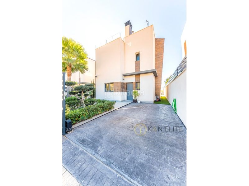 Foto f6b57cb4-1788-4232-9d9a-cc788e112d46. House with parking pool in balcón de Finestrat-terra marina Finestrat