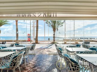 Locale commerciale in Campello Playa. Estupendo local en primera linea del mar