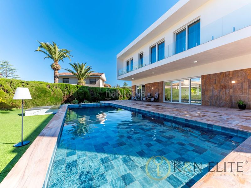 Foto bd879aae-921b-494f-aa16-9dcd2f167395. Casa con parcheggio piscina in Petrer