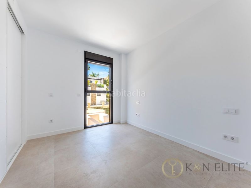Foto cff4d175-efce-45b8-a550-b33d687efdf2. Casa aparellada amb aparcament piscina a Coloma Nucia (la)