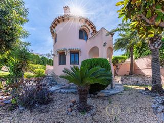 Maison  Calle sardina la. Encantador chalet mediterráneo con piscina y gran potencial en u