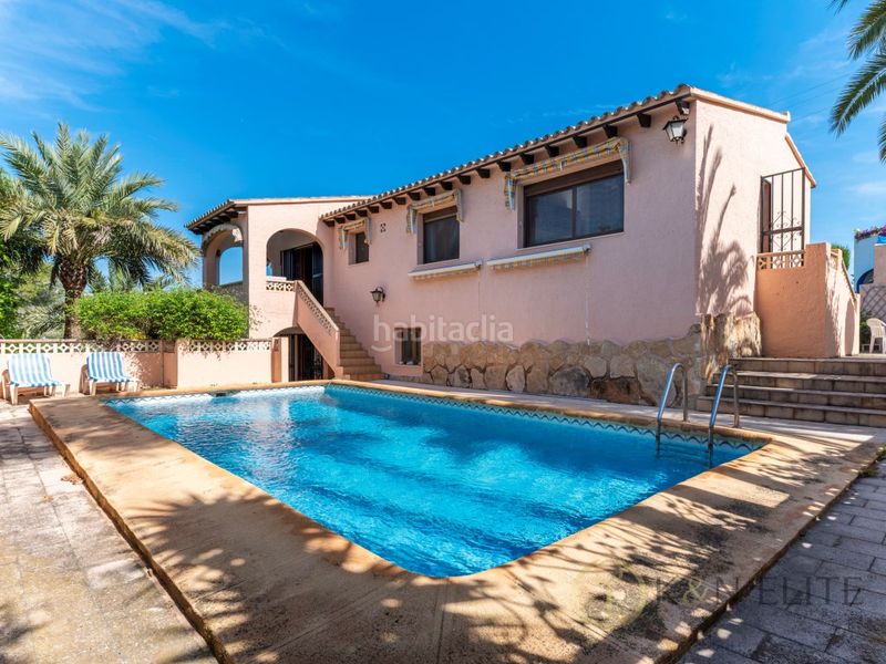 Foto 17b62d68-664f-44eb-a603-3a0d649a179b. Casa amb calefacció aparcament piscina a Cala Advocat-Baladrar Benissa