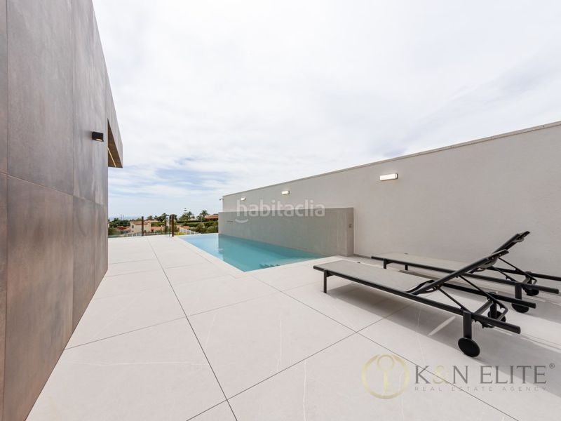 Foto 634ecd66-52ae-4382-99c1-0f6d65ab2de1. Casa amb aparcament piscina a Urbanizaciones Benidorm