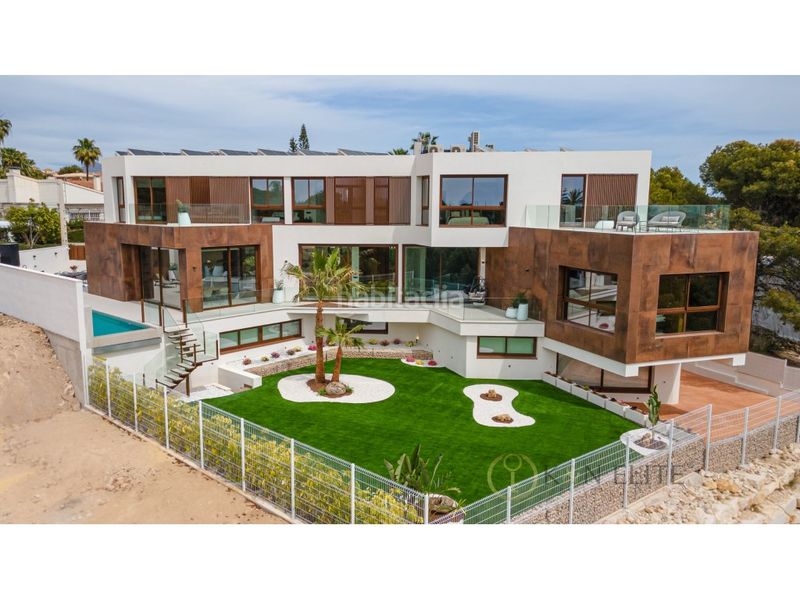Foto a81f2801-82dc-43fc-84cd-50b291aa0e91. Casa amb aparcament piscina a Urbanizaciones Benidorm