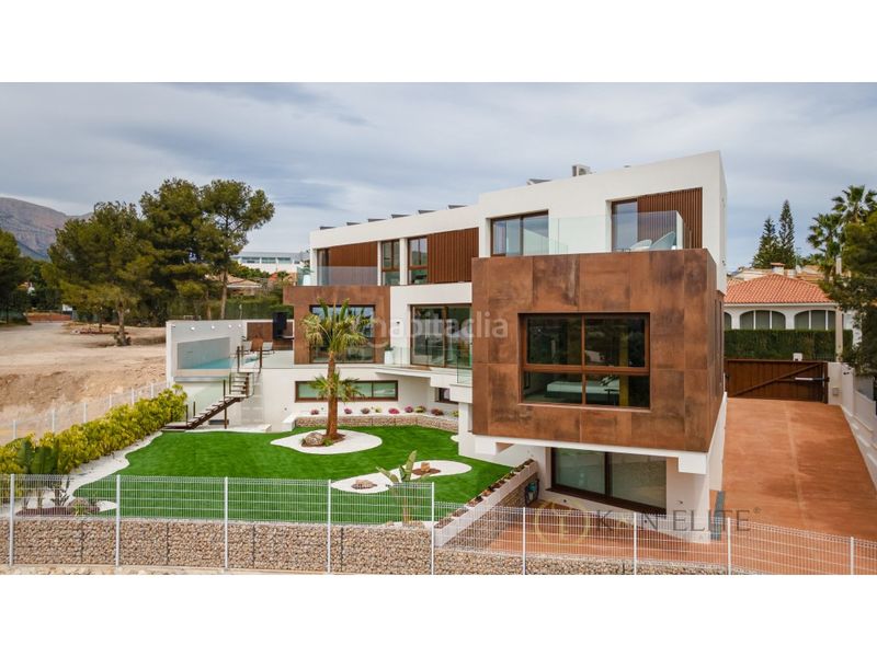 Foto fd803a15-d86f-4a9a-9dba-98bd1af6b200. Casa amb aparcament piscina a Urbanizaciones Benidorm