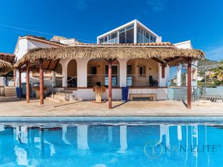 Maison  Partida cucarres les. Elegante villa con privacidad absoluta y vistas al mar